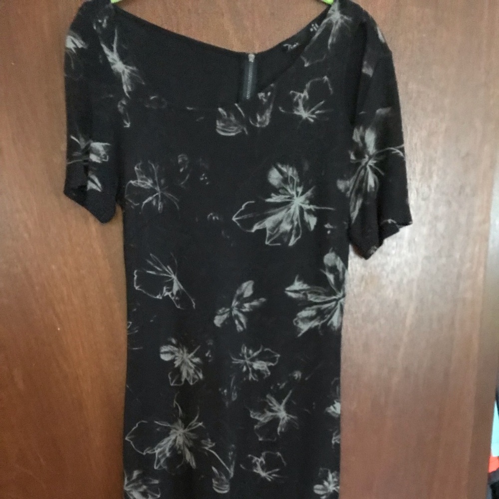 Medium jersey black with beige pattern.